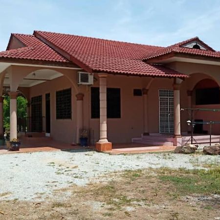 Homestay Zahra Sri Bayu Cherang Ruku Exterior foto